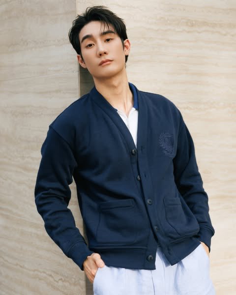 FORCEBOOKFAMILY's tweet photo. On Wimbledon time

IG : fforce_
#fforce_ @fforcejs 
@ralphlauren @poloralphlauren
@wimbledon
#RLTennis #Wimbledon https://t.co/0lSwiD5HPU