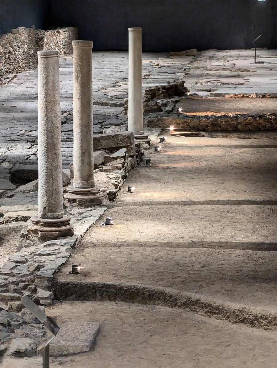 RomanMemeSquad's tweet photo. 🏛️ Beneath the modern city of Thessaloniki lies the ancient Greco-Roman city, in this stunning free archaeological park at the Venizelos metro station 
 
🧐 In this perfectly preserved section, the original flooring and pipes are still visible https://t.co/0h0W9beYk6