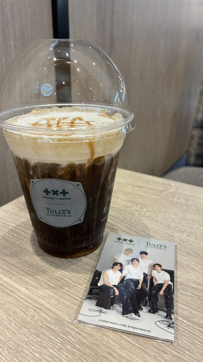 mincho_88's tweet photo. ステッカー欲しくなって仕事帰り
タリーズへ☕️
チャームはチングが朝イチGETしてくれました😭本当ありがとう🥹　
地元にMOAちゃんたくさんいる事がわかってうれしい☺️

#TXT #TOMORROW_X_TOGETHER 
 #タリーズコラボ https://t.co/tfMxX6m2vL