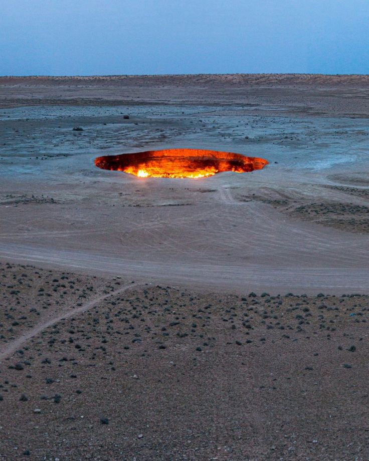 tondria001's tweet photo. The Darvaza Gas Crater has been burning continuously for decades, earning the nickname "The Door to Hell."
#darvazacrater #doortohell #gatetohell #turkmemistan https://t.co/6BLxKjg9Fb
