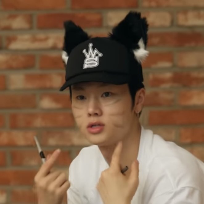 Don6_11's tweet photo. 천사 고양이🐱

#정수 #Jungsu #XdinaryHeroes #엑스디너리히어로즈 https://t.co/0Fwq0766Vu