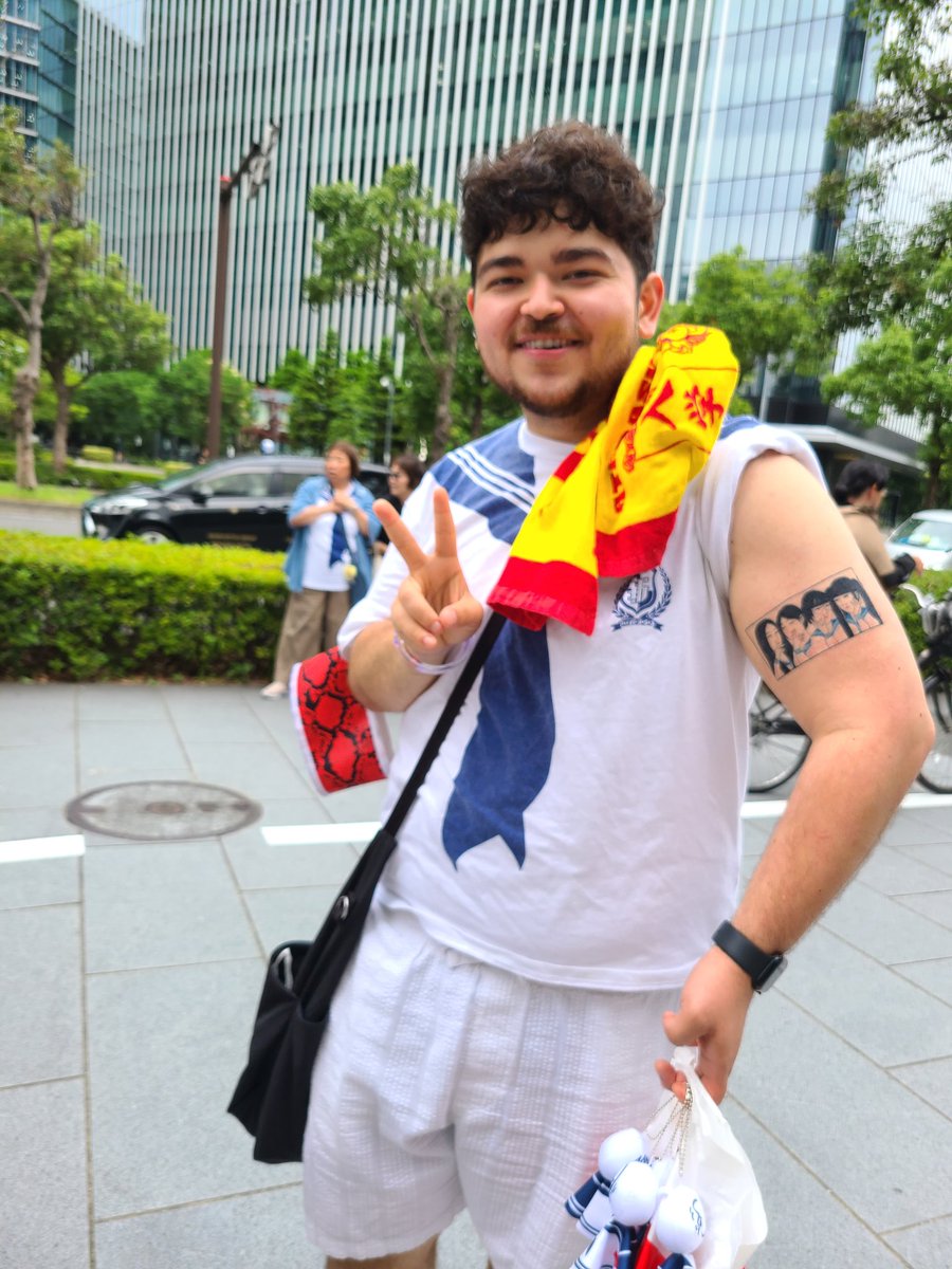bou_toki's tweet photo. @Joseph_cz_ @suzuka3sister @dsk_rin @BW_Kanon @mizyuzyun @japanleaders Hello, Joseph. I took a photo of you at Zepp Yokohama on June 23. You have such beautiful tattoos and a wonderful smile! https://t.co/mW5KFqk8ln