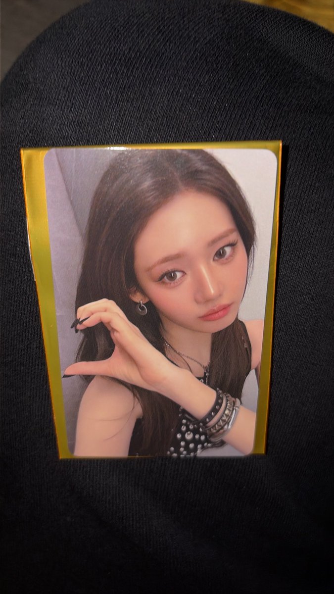 GDgnaniWin's tweet photo. BABYMONSTER ベイビーモンスター　ベビモン　交換

ポップアップ　グッズ　6000円購入特典トレカ

【譲】ローラ
【求】ルカ パリタ

#BABYMONSTER https://t.co/E6eoqk9ItU