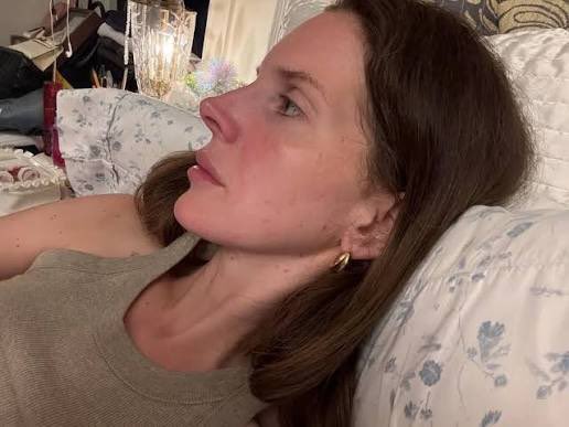 greatestptl's tweet photo. é a lana del rey, claro https://t.co/4krrI8oZKI
