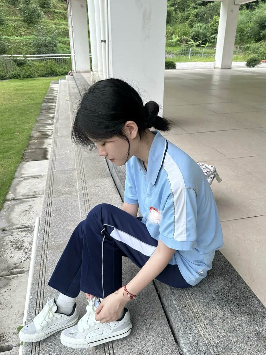 R4D4R1O's tweet photo. 放学可以聊聊吗。#女高 #顽刻板鞋 https://t.co/WLdcElz2xb