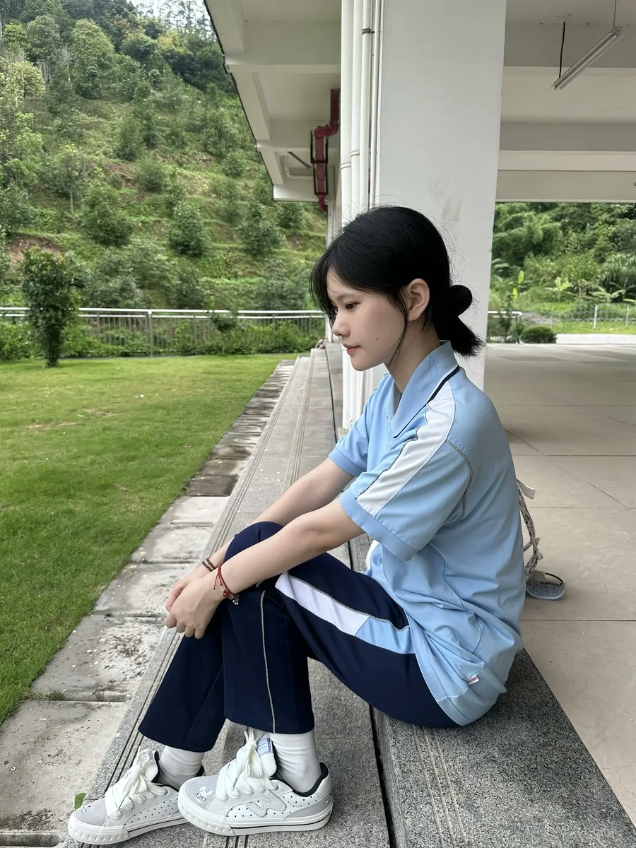 R4D4R1O's tweet photo. 放学可以聊聊吗。#女高 #顽刻板鞋 https://t.co/WLdcElz2xb