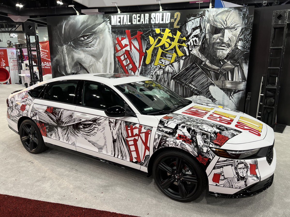 DELTAGamesClub's tweet photo. Konami ha presentado un COCHE diseñado con ilustraciones de Metal Gear Solid 4 y Peace Walker para promocionar la Master Collection. https://t.co/nBdeG70Pzh