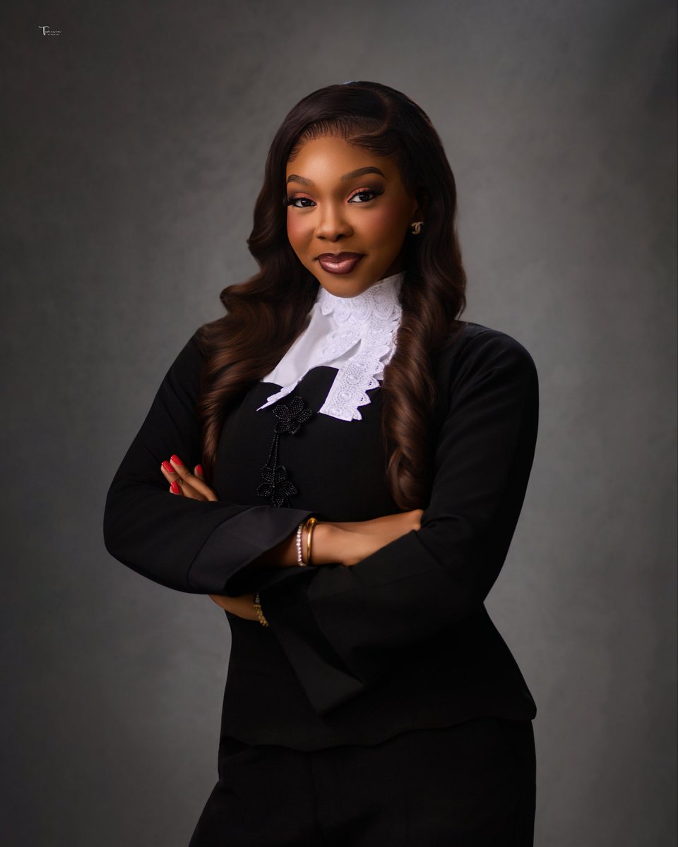 Kemiayoo_'s tweet photo. latest and only lawyer in my family ❤️👩🏽‍⚖️.
God is too good
Thankful to my family , friends and everyone who pushed me fr.
Daddy your little girl is now a lawyer , you’d have probably told the whole world 😂My Feyikemi ti di lawyer oh .
God I miss you. https://t.co/vZ8EZOxz9g