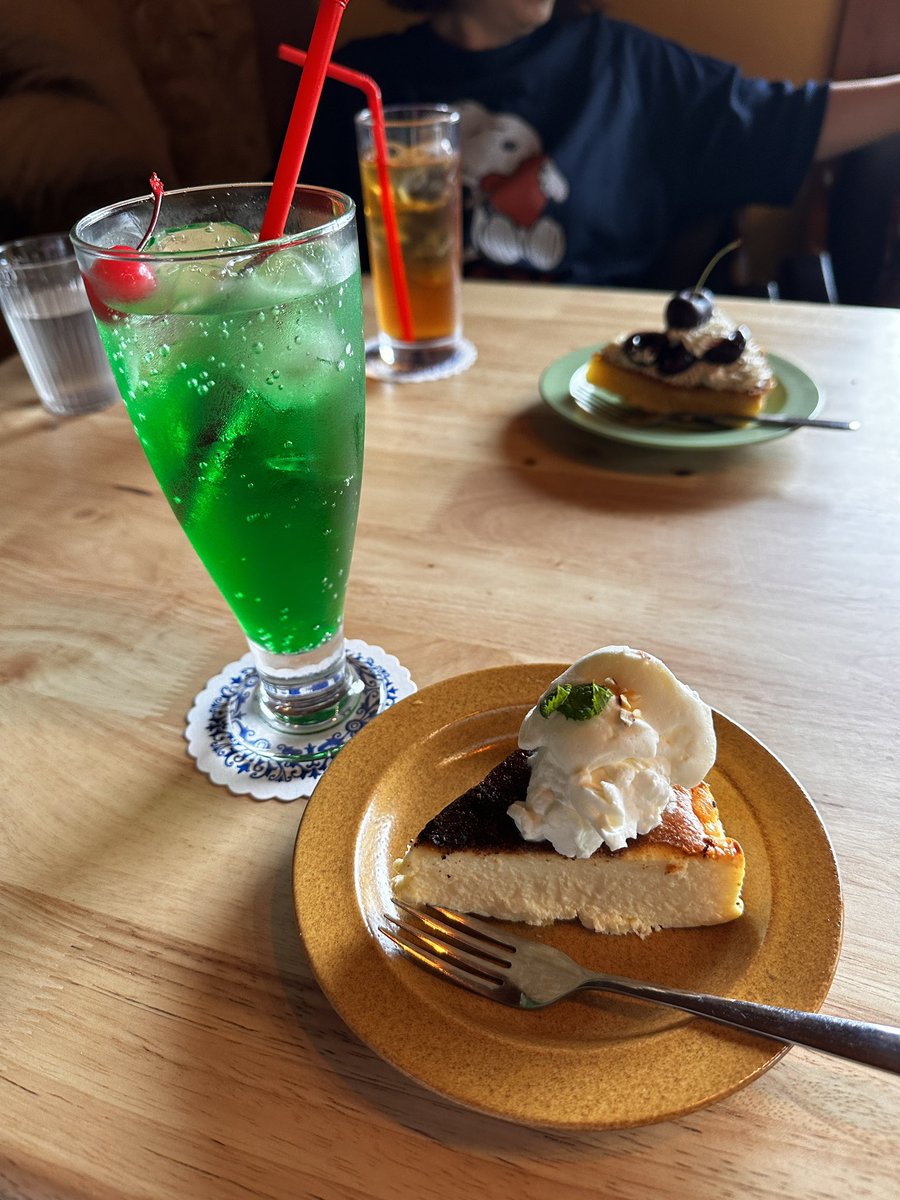 ayapan_egg's tweet photo. １週間関東に居ました🫶
千葉の空気を吸って、新潟へ帰ります🏠

親族としか過ごしてないから写真が食べ物ばかり🙂‍↕️
なおは親族です。 https://t.co/F0Nqm8oZNg