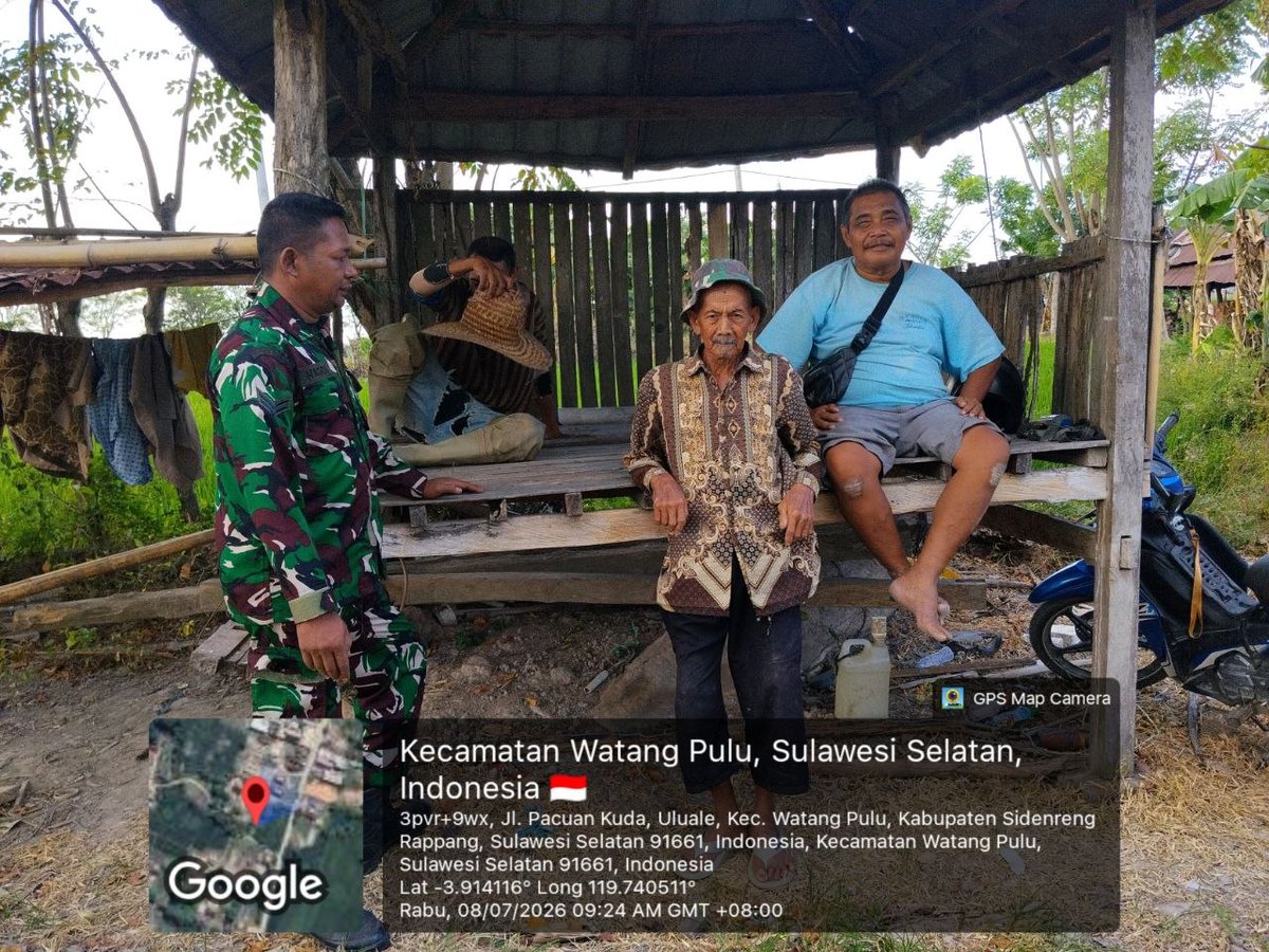 1420_sidrap's tweet photo. Babinsa Kelurahan Ulu Ale, Sertu Hasdi, melaksanakan komunikasi sosial (Komsos) bersama warga di Lingkungan II Bola Eppae, Kelurahan Ulu Ale, Kecamatan Watang Pulu, Kabupaten Sidrap. Rabu (08/07/2026).

#puspentni
#dispenad
#pusterad
#KodamXIVHasanuddin
#korem141toddopuli https://t.co/Q8TY3rf1mV