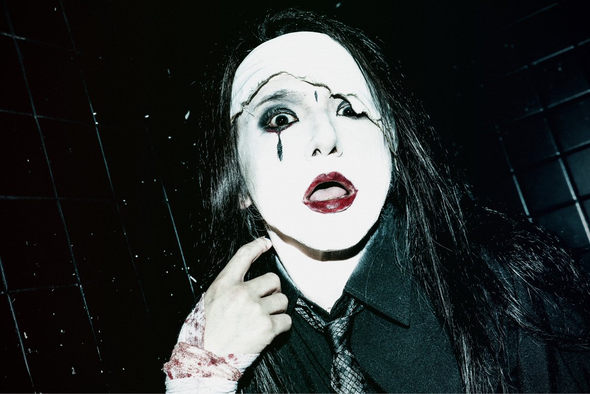 Deshabillz_'s tweet photo. 本日の、いや、†昨日のシュン†です。

待ち受けにどうぞ。

時間が無い中バタバタといつも撮らせてくれて有難いです。

この雰囲気のシュンさんカッコイイ！！

さて、本日20時に解禁ごとが御座います。

お待ちを。

#Deshabillz
#デザビエ https://t.co/vi6g6Ty7on