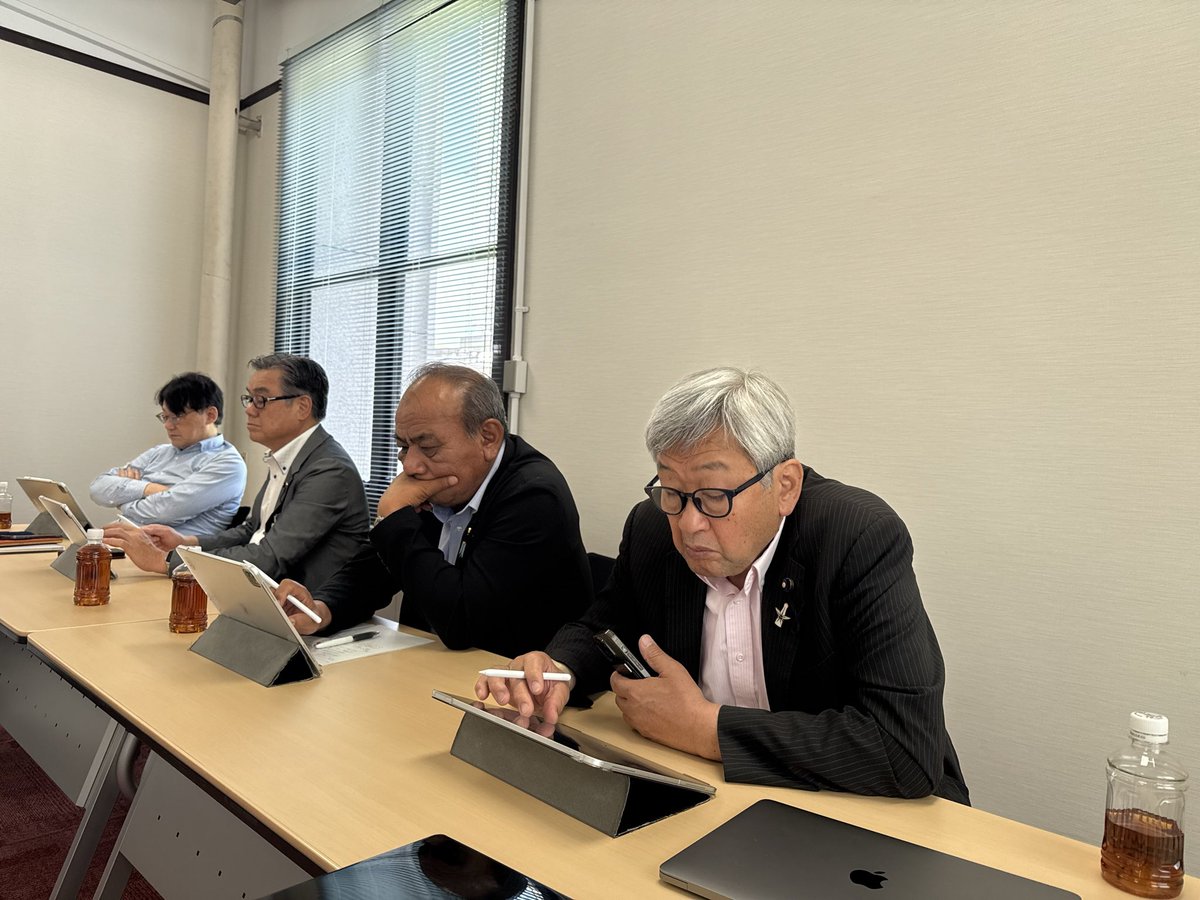 bdj48's tweet photo. 【自民党政調】本日も県庁にて案件説明。後代表質問協議。担当との答弁協議や追加質問についてもアドバイスをいただきましたm(_ _)m #湖南市 #菩提寺 #石部 #滋賀県 #交通税  #アライグマ #SG #金魚 #錦鯉  #翡翠 #水晶 #自民党 #菅沼利紀 #滋賀県議会 #湖南市議会 https://t.co/TqwqnJDXGd
