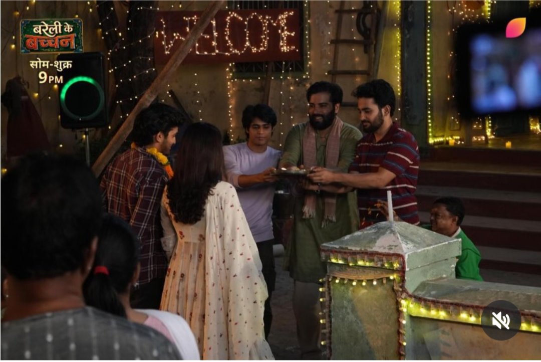BlissfulYana's tweet photo. Happy one month to my beloved lil show and Krisha💗 I have completely fallen in love with this show🥹🤏🏻
#bareillykebacchan #Krisha https://t.co/TbvYDbZUtI