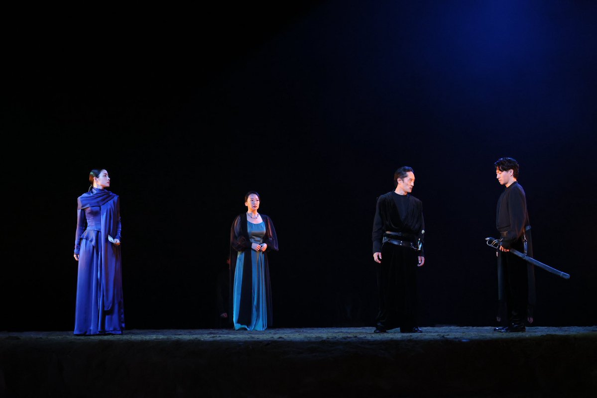 Shakespeare_sss's tweet photo. ◤ PIA LIVE STREAMにて本編映像配信中👑◢

「ここでおまえの父親を裏切りものとして処罰する」

配信期間｜7.3(金)12:00～7.12(日)23:59
視聴券価格｜4,500円

配信詳細・購入はこちら🎫
https://t.co/DBmAP8YI4P

#リア王SSS2
#石原さとみ
#松岡依都美
#矢崎広
#稲荷卓央 https://t.co/dWQDbtcGTH