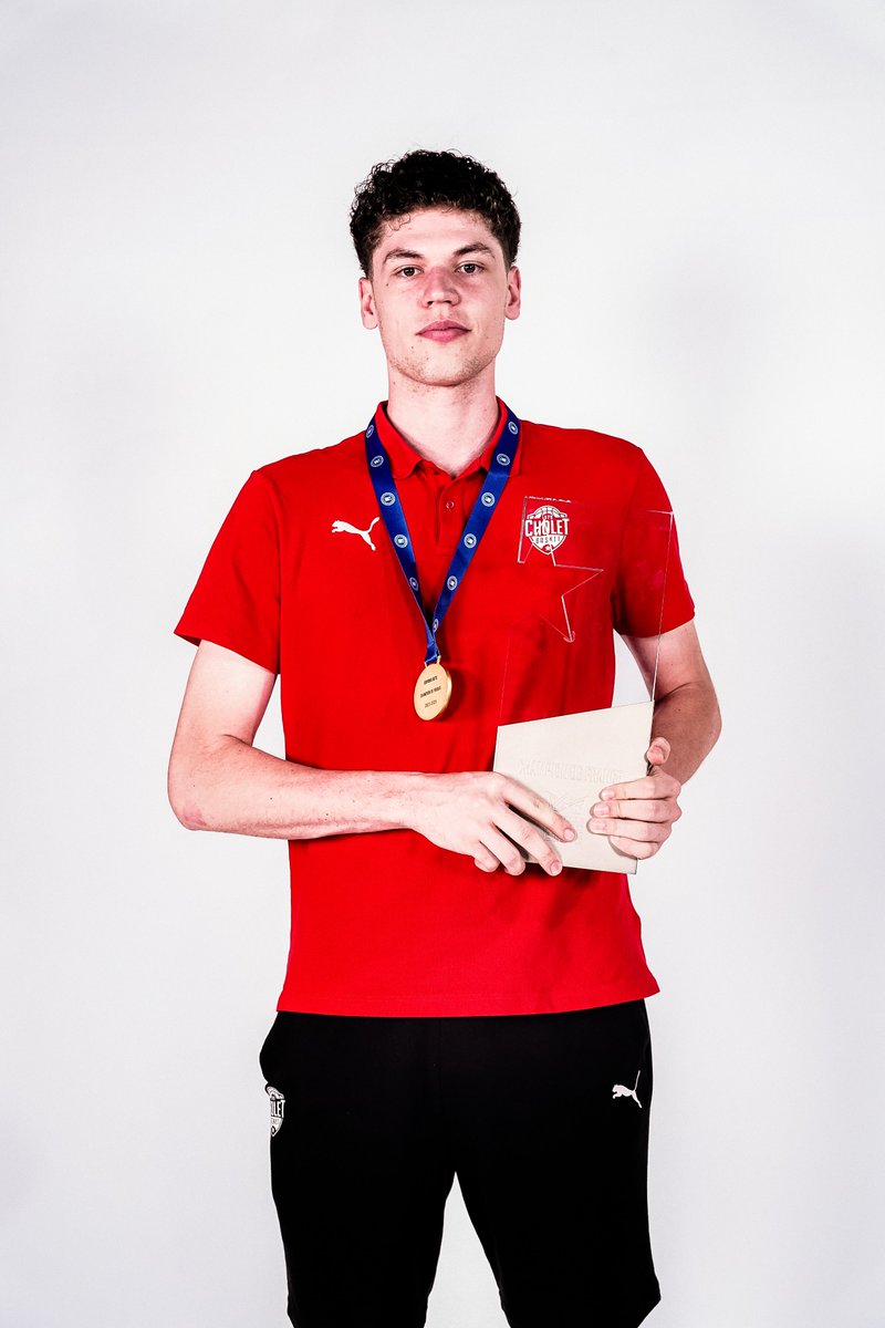 CB_officiel's tweet photo. Félicitations à Luca et Boubacar, qui ont obtenu leur bac ! 🥳

Luca a obtenu son baccalauréat général avec la mention Assez Bien, tandis que Boubacar a obtenu son baccalauréat STMG.

100 % de réussite cette année à la Pitch Académie ! 💯

#CBFAMILY https://t.co/BvTQx0TA2s