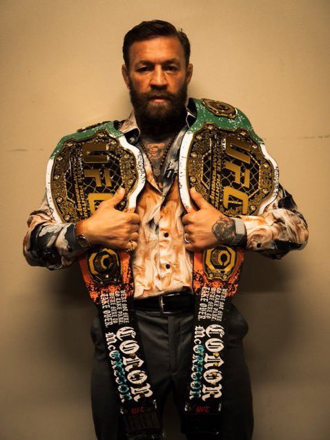 MMArena_'s tweet photo. Conor Mcgregor pose avec ses ceintures personnalisées 🏆🏆 https://t.co/AGXL8gAGh9