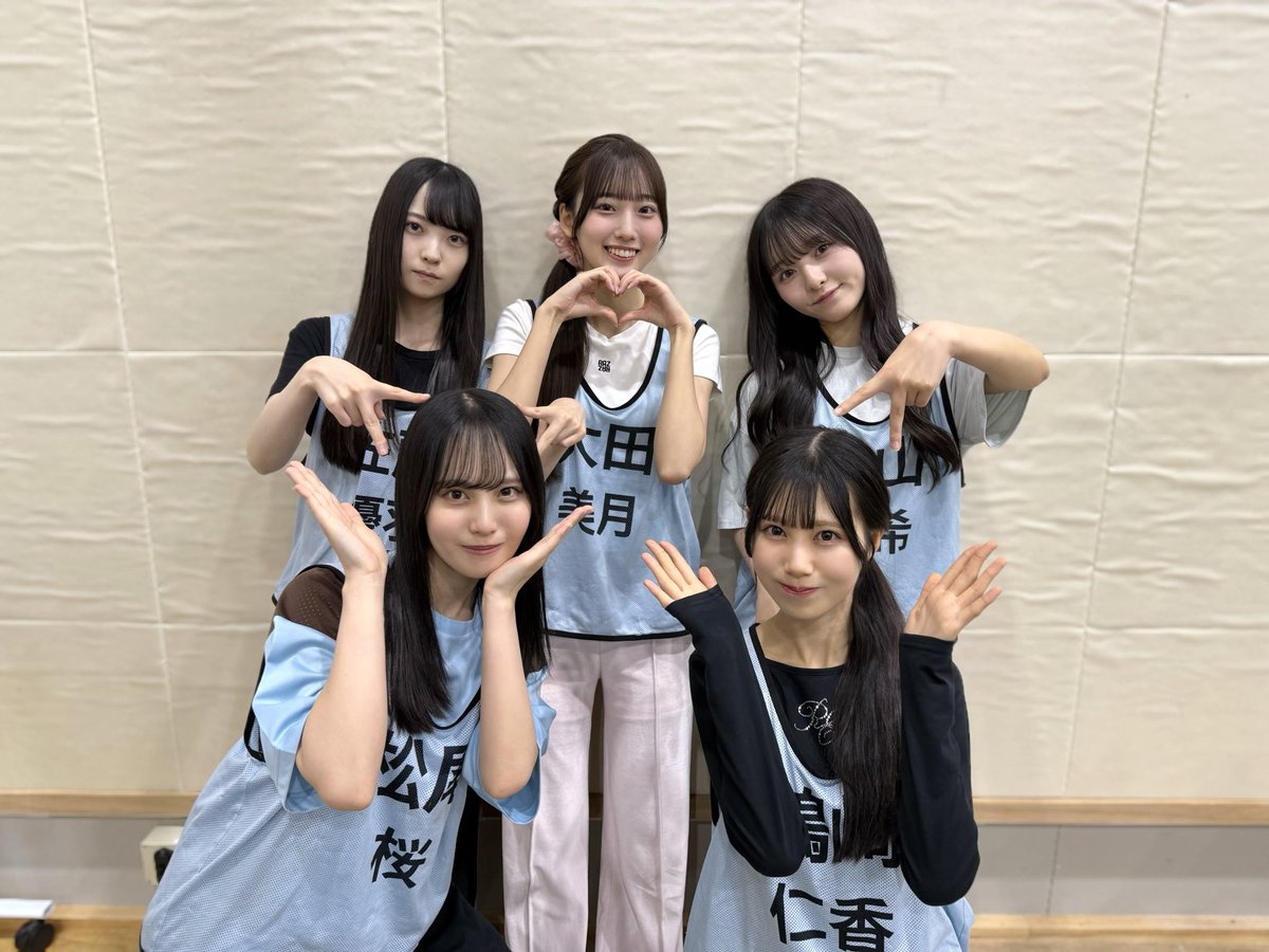 hinatazaka46's tweet photo. 本日から #日向坂46ファンクラブ
会員限定コンテンツ
「密着！五期生ひなたぼっこ日記」がスタート📖✨

リハーサルから五期生LIVE本番までの裏側を毎日皆さんにお届けします‼️

今日はリハーサルの休憩中の様子を動画でお届けします！
#鶴崎仁香 と #松尾桜 が休憩中の3人に突撃リポートしました🎤

今日からLIVE本番までの五期生をぜひ見守ってください🌟

https://t.co/5Op0bckY92

#日向坂46
#日向坂46_五期生LIVE
#五期生ひなたぼっこ日記