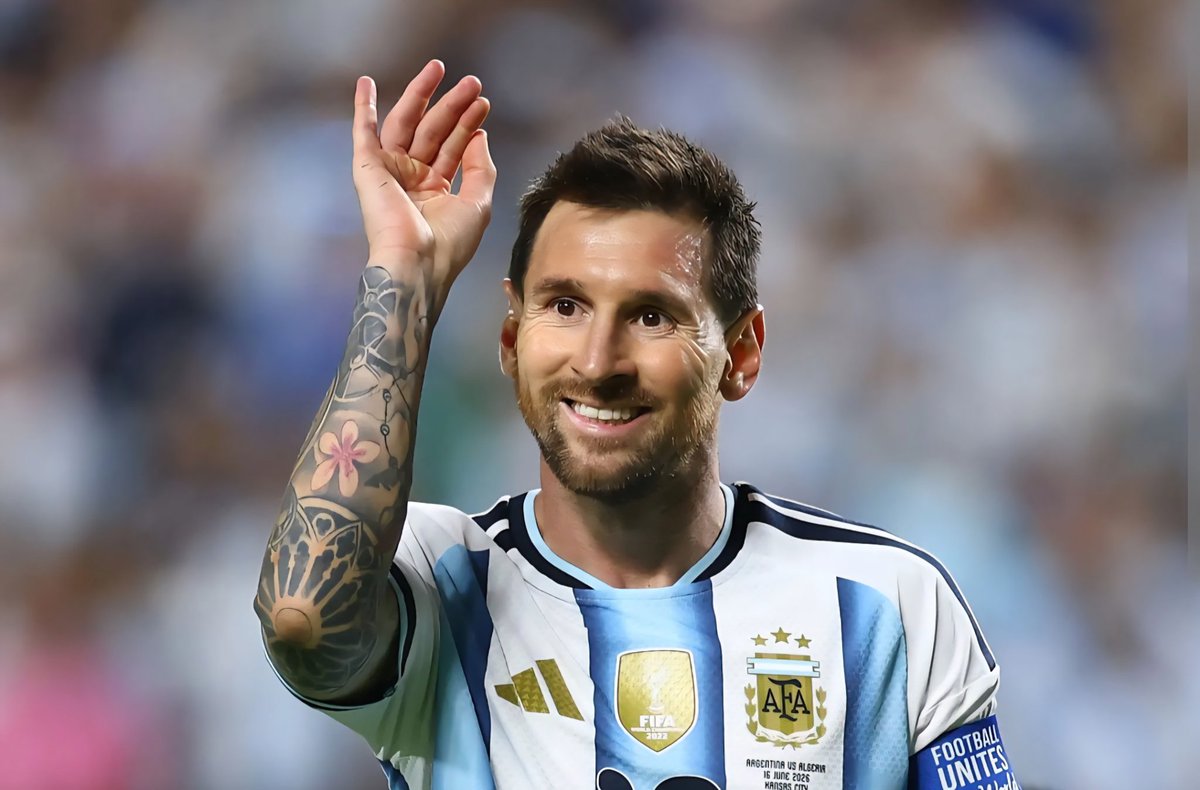 OlugbogiL's tweet photo. Can't Messi just play forever?...Damn, that guy will soon retire😪 https://t.co/WuyWAUKtdY
