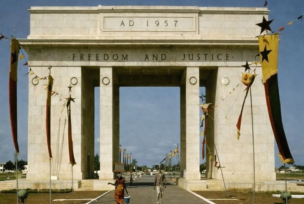 Damsyn_media's tweet photo. A glimpse of Ghana in the 1960s—a time of bold dreams, rich culture, and a nation finding its stride after independence.

📸 What do you notice first about this throwback?

#ThrowbackThursday #GhanaHistory #VintageGhana #TBT #DamsynMedia https://t.co/YcsmTi8JEG