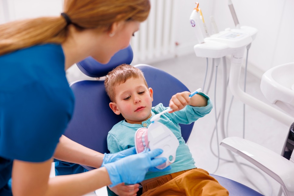 RuberInter's tweet photo. Chupete, bruxismo o recambio dental: la salud bucodental infantil genera muchas dudas. La Dra. Alejandra Hernández Guevara, odontopediatra de nuestro Centro Médico Habana, explica qué deben tener en cuenta las familias

🔗 https://t.co/MCt3Fs1anC https://t.co/40UCUXyl8z