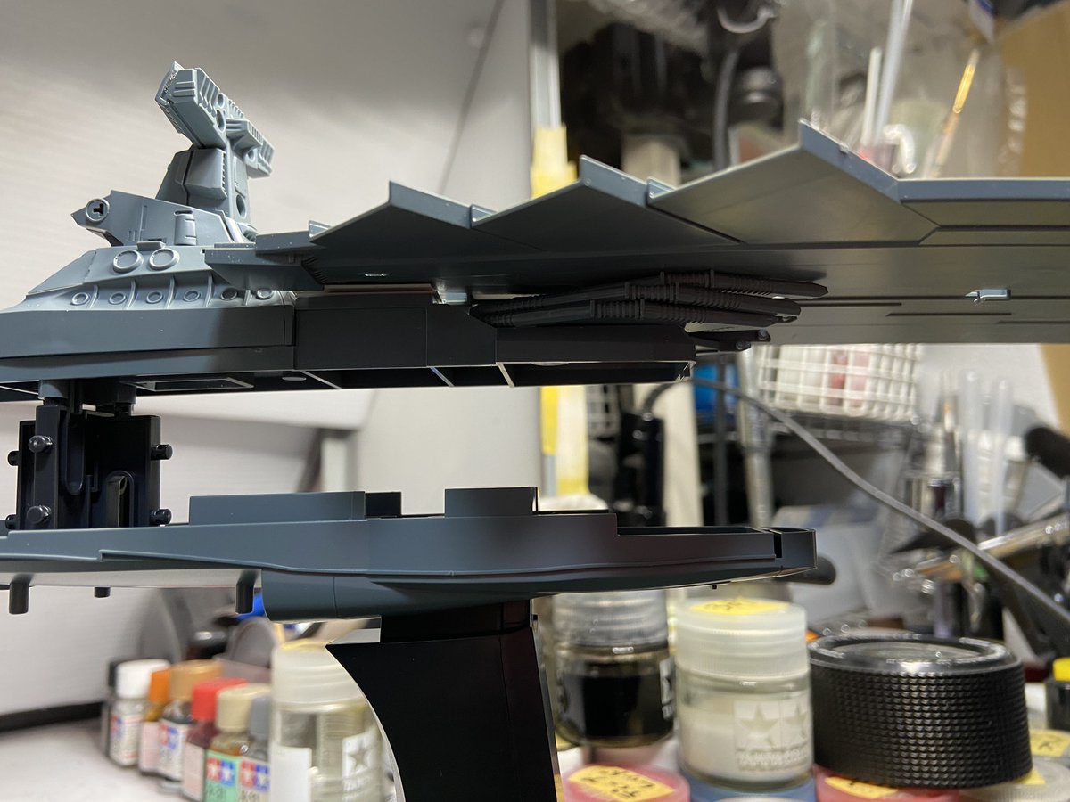 rxm1394b's tweet photo. 空母型アンドロメダだけど映像の方は艦橋上部にあってバランス悪すぎるので後部砲塔上に飛行甲板を移設。艦橋も戦艦タイプにした。先人達もやっているので大した事はやっていない。キットは1/1000DX版。 https://t.co/22s0zvxzBf