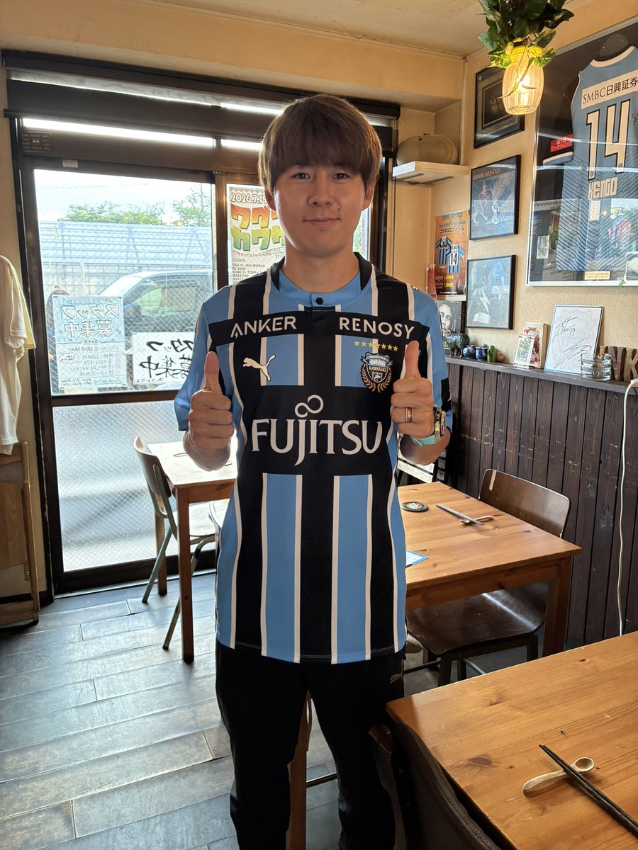 funk_spice's tweet photo. 脇坂選手
ご来店いただきましたー！
マジイケメン！

#frontale_staff 
#wyasuto0611 https://t.co/lHJvN9Jobj