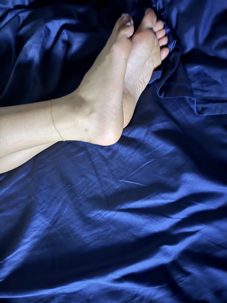 Carttribz's tweet photo. My sleeping gf :) https://t.co/xSAR6Xl5YF