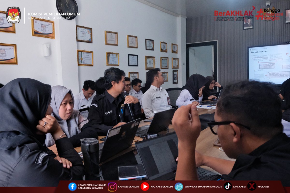 kpukabsi's tweet photo. Melalui kegiatan ini, KPU Kabupaten Sukabumi berkomitmen untuk terus meningkatkan mutu tata kelola dan memaksimalkan kualitas pelayanan publik yang profesional serta berintegritas.
​ #KPUKabSukabumi #KPUMelayani #MonevKinerja #PelayananPublik https://t.co/3EwpLNWZs2