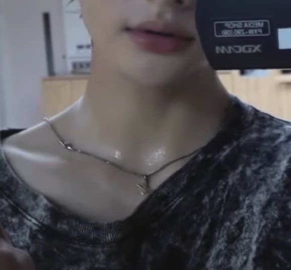 hwanghynjnnie's tweet photo. sweaty neck collarbone hyun https://t.co/oOXQ0k1nAz