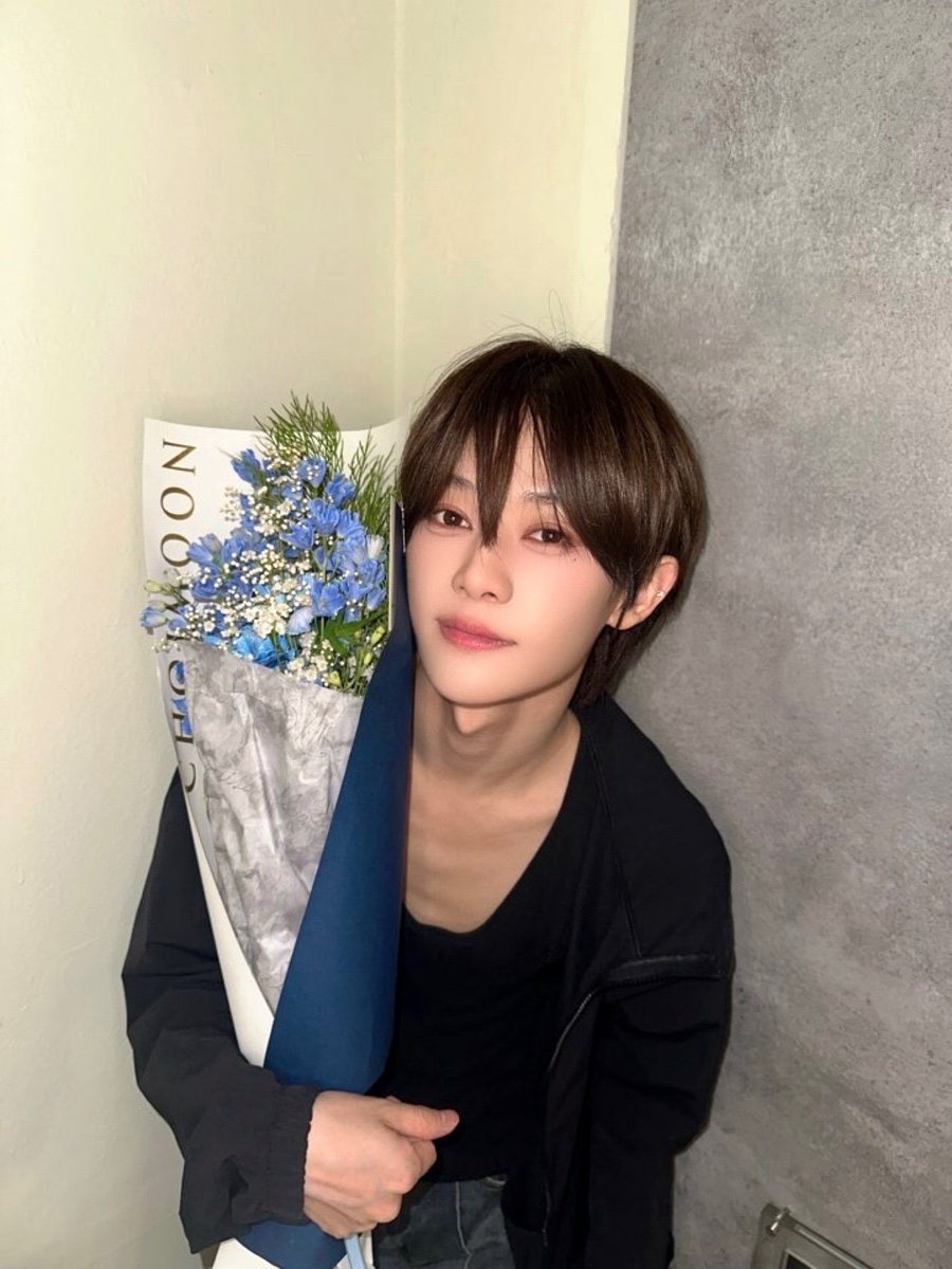 gtnswldkdid's tweet photo. 260708 플챗 포스트 #아양 

데뷔하는 날 저희를 보러 와주셔서 정말 감사합니다. 정말 많이 감동받았어요.  아직은 많이 부족하고 완벽하지 않은 저지만, 앞으로 하나씩 천천히 성장해서 여러분이 자랑스러워할 수 있는 더좋은 아양이 되겠습니다.  앞으로도 제 곁에서 오래오래 함께해 주세요. 저도 저를응원해 주시는 팬분들을 위해 더 열심히 노력하고, 더 좋은 모습으로 보답하겠습니다.  그리고 선물을 보내준 제 친구들에게도 정말 고마워요.덕분에 정말 큰 힘이 됐어요.🎁🤍  앞으로도 잘 부탁드리고, 우리 오래오래 함께해요!