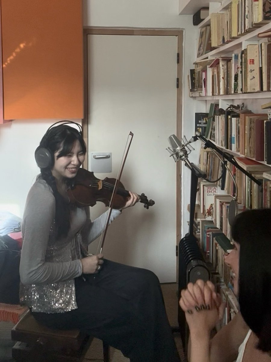 WaPviolon217's tweet photo. ヴァイオリンアレンジとレコーディングに参加した、友人のニューシングル『L’étranger』がリリースされました🔥今年に入ってパリで出会い意気投合したTess🖤希望よりも早く共同制作が叶いとても嬉しいです。Tessと楽曲提供のThibaultおめでとう✨各種配信サービスでぜひチェックしてください🐬 https://t.co/OOcqgXpatm
