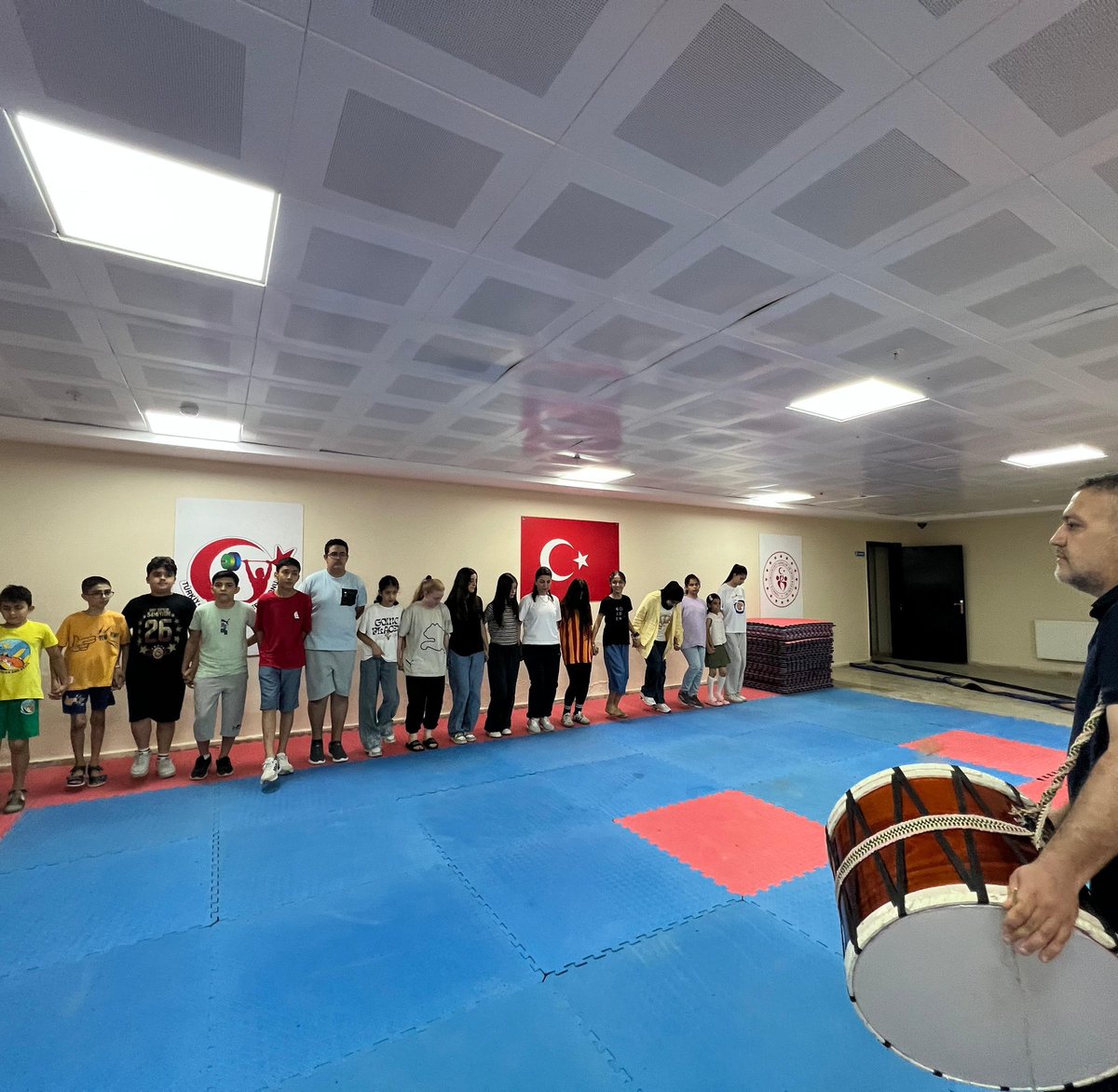 GSB_KarakopruGm's tweet photo. GSB Gençlik Yaz Kulübü 1. dönem etkinliklerimiz.
🧭 Oryantiring
🤝 Tanışma oyunları
🎹 Piyano
💃 Yöresel halk oyunları
🎨 El sanatları
♟️ Akıl ve zekâ oyunları
📖 Kur'an-ı Kerim ve İlmihal eğitimleri
Gençlerimiz bu yaz öğreniyor, üretiyor ve birlikte keyifli anılar biriktiriyor. https://t.co/jHKObIliw1