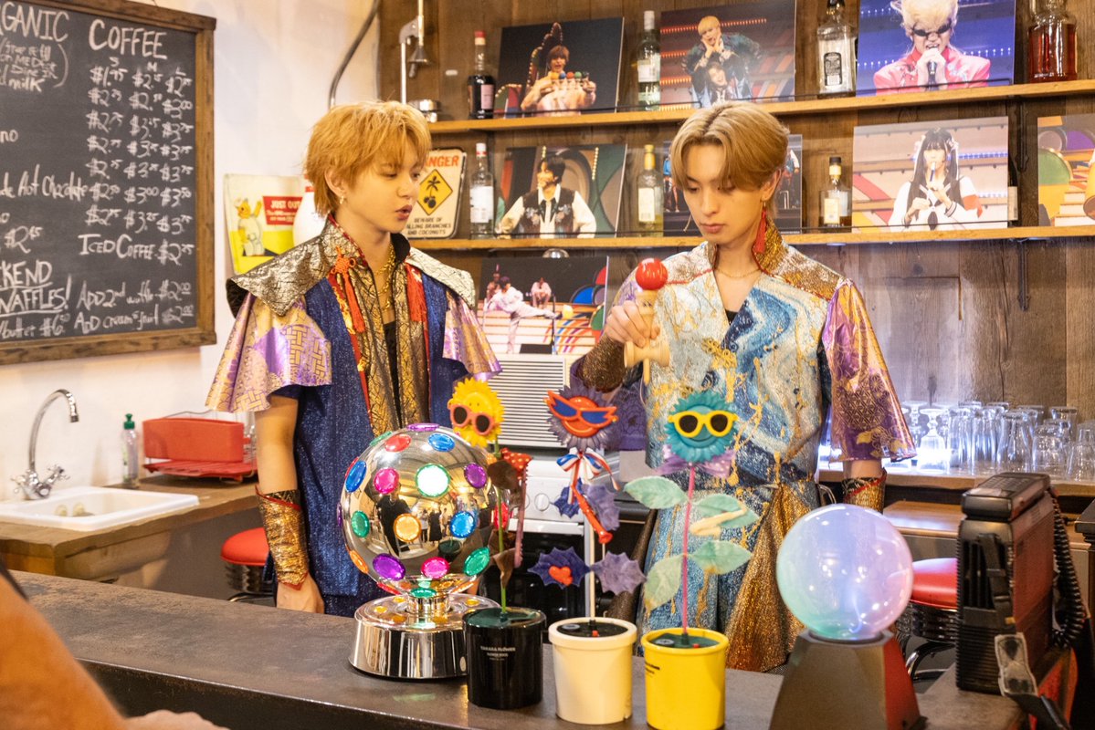 funfun_fanta's tweet photo. 第2回オフショット｡.❋

収録の合間も
けん玉に夢中なメンバーでした🙌🏻♪

📲見逃し配信はこちら
▫️TVer
https://t.co/KgSYh2xY81 
▫️Hulu
https://t.co/eWhw6WqUiV

#FUNFUNFANTASTICS
#FANTASTICS
@fantastics_fext https://t.co/pnfVzXbsXh