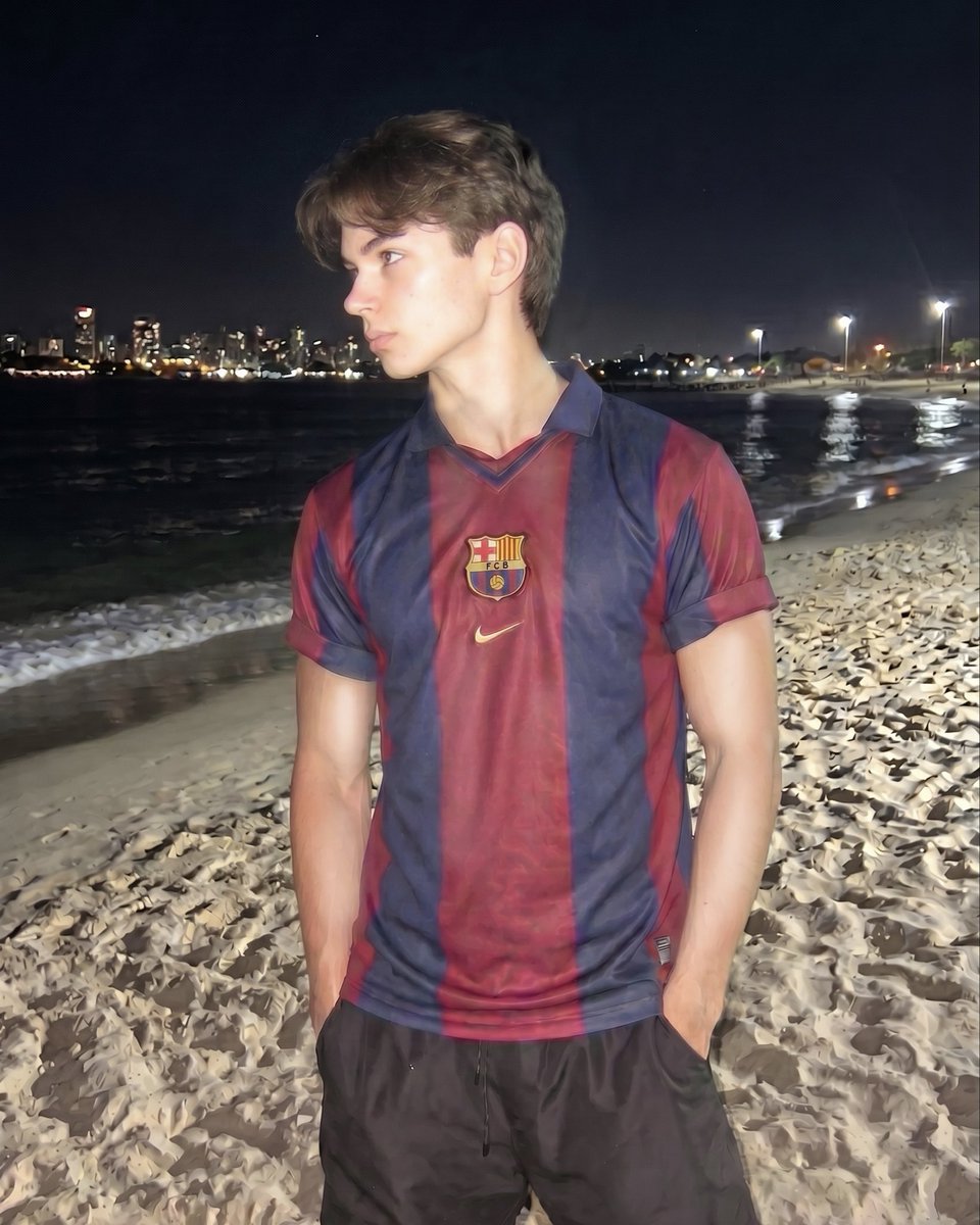 archierenault's tweet photo. who wants to watch the football with me on Saturday? https://t.co/YlN7RgfRJ3