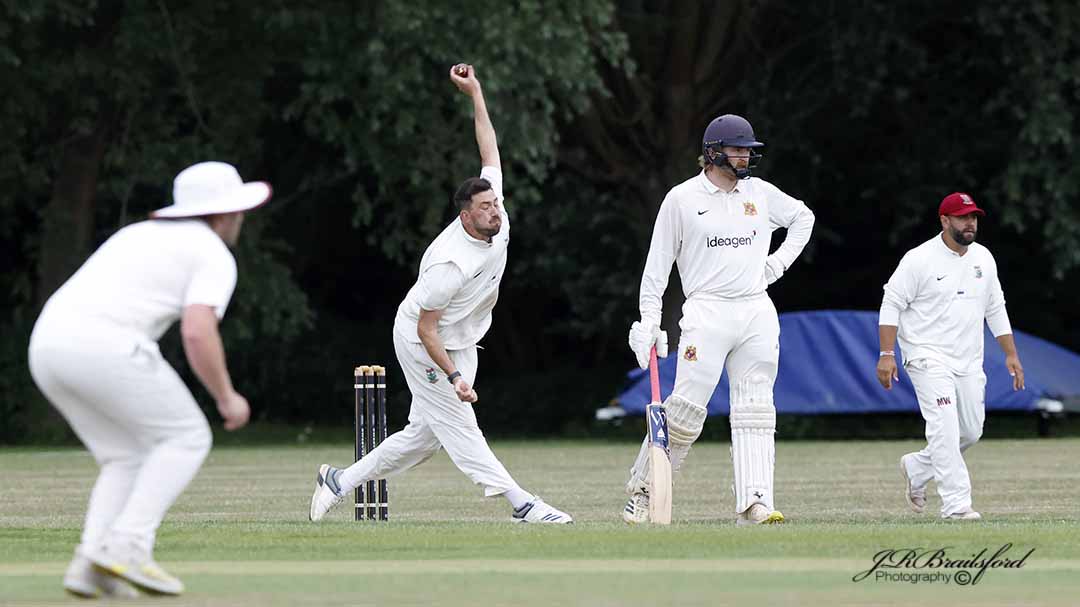 NottsPrem's tweet photo. Leaders @KimberleyICC march on against @PapplewickCC while @NottsAndArnold gain a valuable 8 points vs the Millers @mhmcricket.   

Elsewhere @WollatonCC secured an emphatic win @CaythorpeCc.  

Results: https://t.co/0fwmQvLU74 https://t.co/NKk3tCoVy9