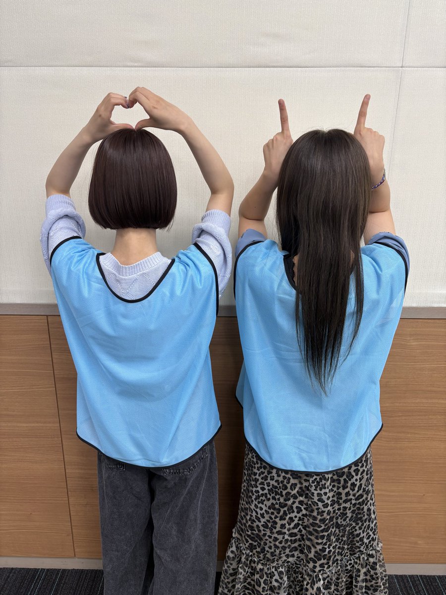 227_staff's tweet photo. ／
さてさて、本日は何の日…？🤔
＼

𝐘𝐨𝐮𝐓𝐮𝐛𝐞 𝐂𝐨𝐦𝐢𝐧𝐠 𝐒𝐨𝐨𝐧…🦠

🎥本日21:00 プレミア公開
https://t.co/aQeI38liiJ

そして…
20:55頃から22/7公式 #SHOWROOM & #Instagram にて、こちらの2人による同時ライブ配信も決定🎉

プレミア公開をみんなで一緒に迎えましょう🙌
ぜひお楽しみに！

#ナナニジ