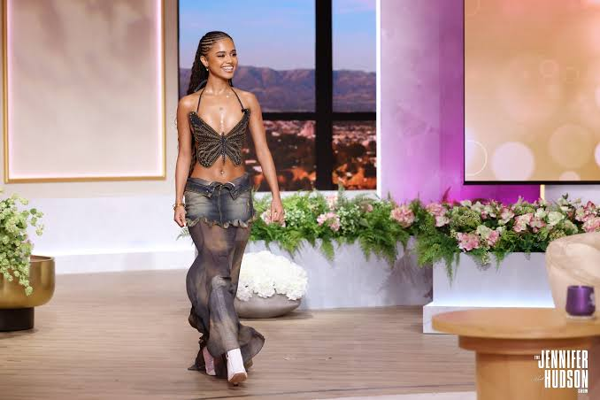ABCDKIEFG's tweet photo. @mspaulmusic @SeeingMount Outfit is from her interview on Jennifer Hudson's show lol https://t.co/9hWOWjg5qx