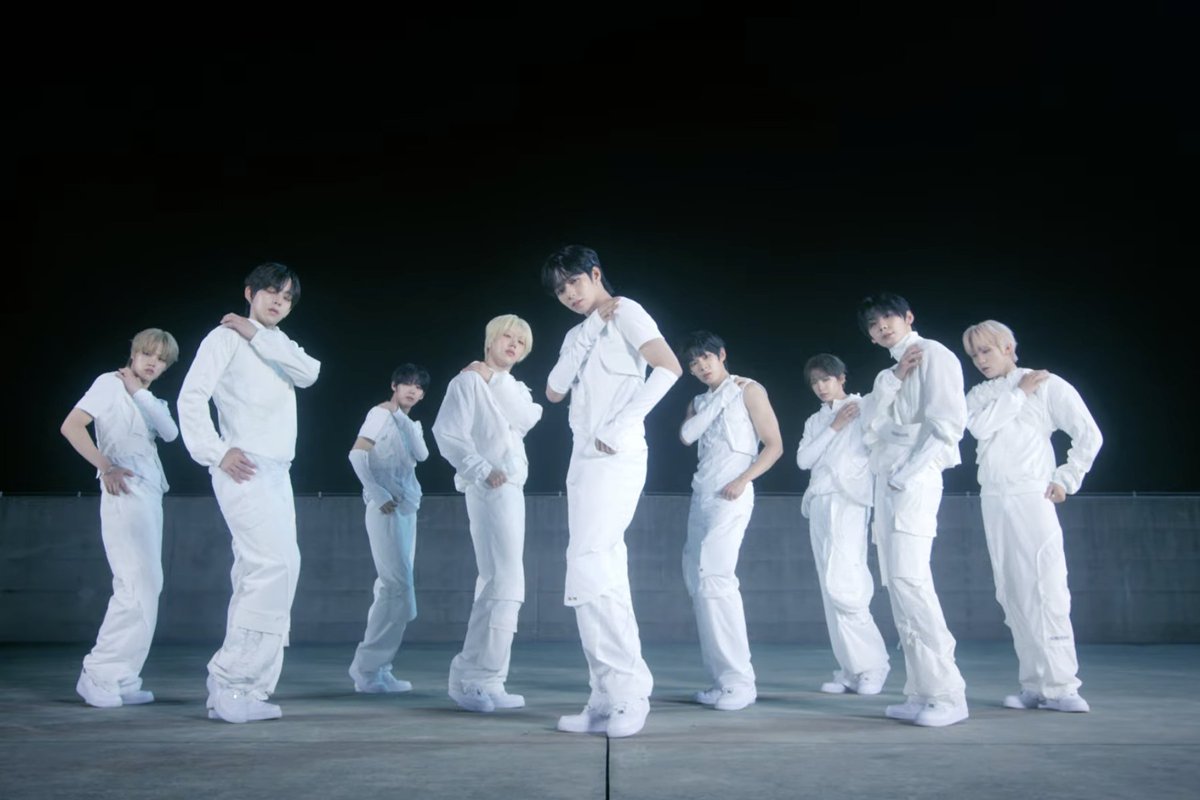 soompi's tweet photo. WATCH: #AHOF Promises To "RUN TO YOU" In Energetic Comeback MV
https://t.co/BuUYSL8W3T https://t.co/HgCCDiqodN