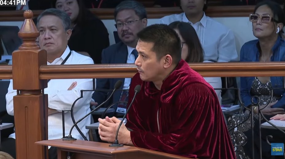PhilippineStar's tweet photo. 'NAIS KO PO SANANG HINGIN ANG MGA CREDENTIALS NG SAKSI'

Before National Bureau of Investigation (NBI) senior agent John Mark Calilung leaves the Senate session hall on Wednesday, Senator Robin Padilla requested that the witness' credentials and certifications be submitted to the impeachment court.

"Ginoong tagapamahala ng Hukumang ito, nais ko lamang po sanang hingin ang mga credentials ng saksi, [kasama] po ang lahat ng kanyang certification, upang mapatunayan po natin ang lahat," he said.

LIVE: https://t.co/cOZABMlOV9