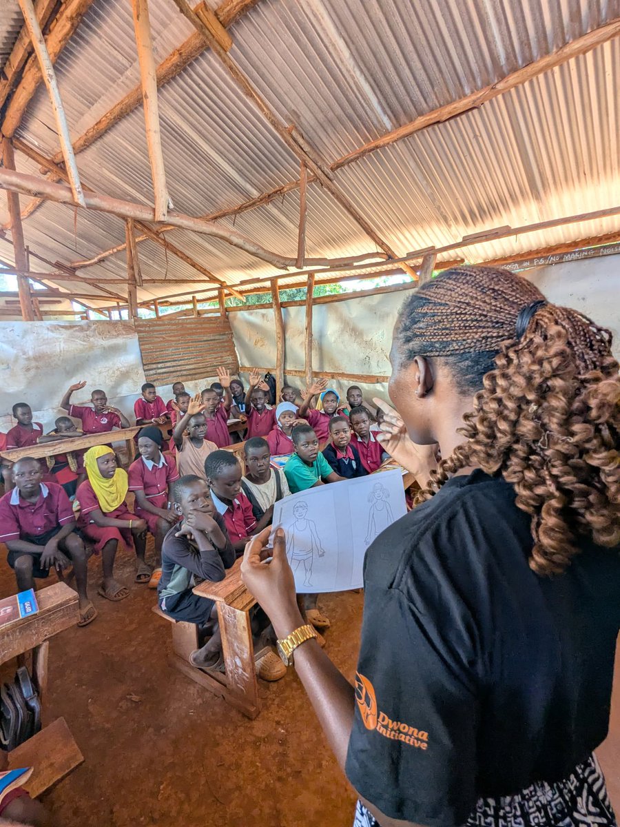 bett33320's tweet photo. We’ve been in #jinja for the past two days having sessions courtesy of @DwonaInitiative #VoicesinClass program.
We spoke about #menstruation, #puberty #bodychanges and #selfwareness.
The sessions helped in breaking myths, reducing stigma & equipping them with #rightinformation. https://t.co/SCiKr3S60Y