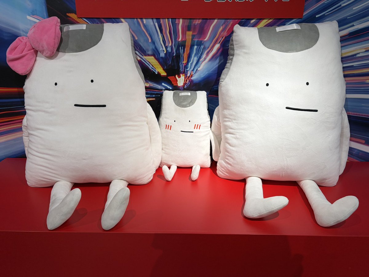uril4's tweet photo. 渋谷での展示会直帰をねじ込んで、仕事帰りに行ってきた！
Tシャツ散々迷ったけどピンクのXLにした。
めじるしはNO MONEY狙ってたけど無線LANだた〜かわEうれし🫶

ぼっちでも親切な店員さんが撮って写真撮ってくれたよ💕

#ヤバTおもしろポップアップ https://t.co/3oBoFbqqHj