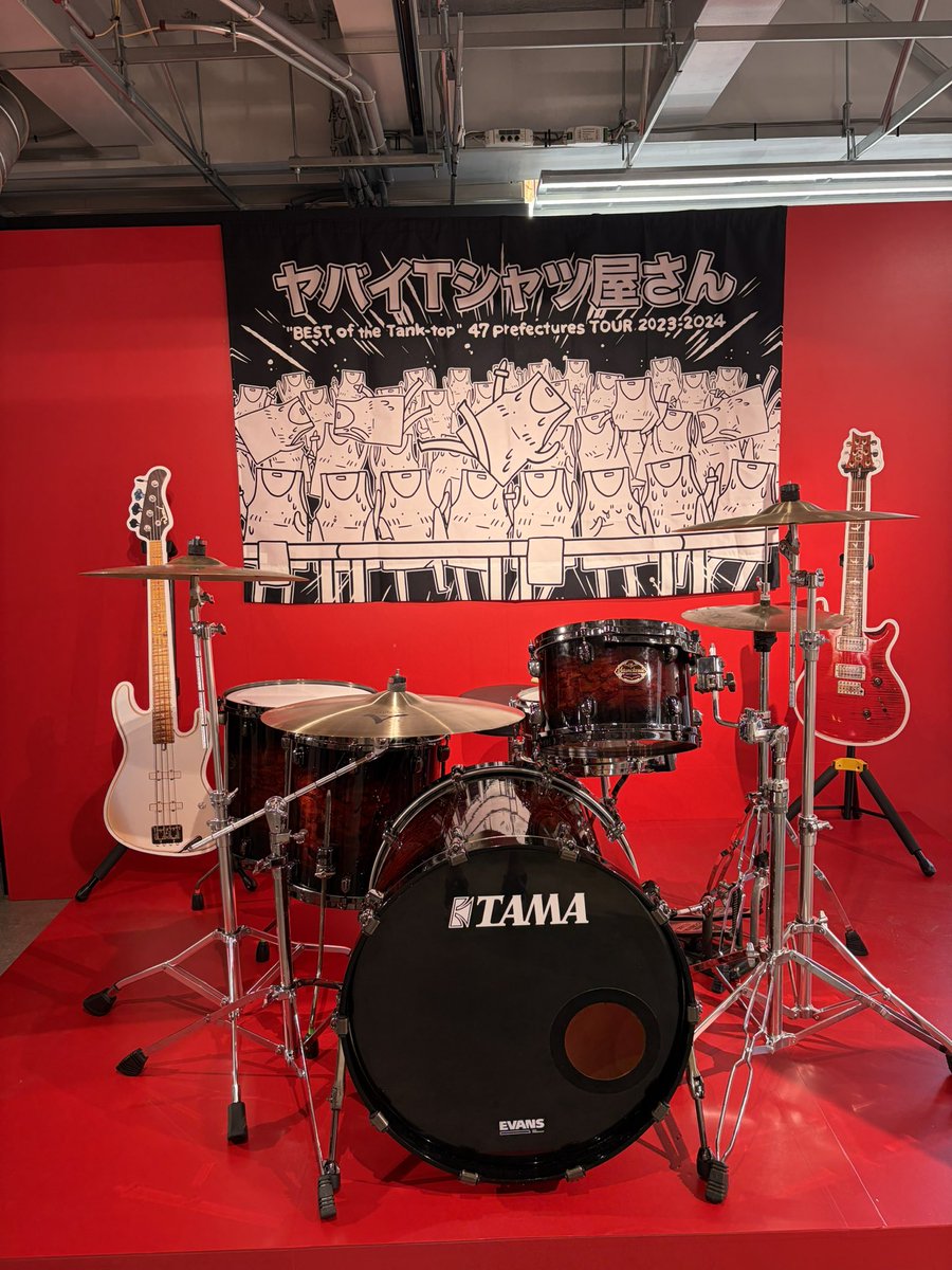 uril4's tweet photo. 渋谷での展示会直帰をねじ込んで、仕事帰りに行ってきた！
Tシャツ散々迷ったけどピンクのXLにした。
めじるしはNO MONEY狙ってたけど無線LANだた〜かわEうれし🫶

ぼっちでも親切な店員さんが撮って写真撮ってくれたよ💕

#ヤバTおもしろポップアップ https://t.co/3oBoFbqqHj