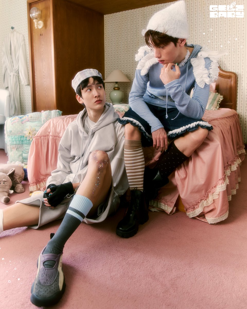 lookepeep's tweet photo. PEEM MYE'S CHAT BOX

P : wanna play? [+..••]
M : nah. you can't stand losing ( •̀ ᴖ •́ )
P : cuz i never lose! (ｰ̀⤙ｰ́ )
M : -__-
P : stop making that duck face 𐦖
M : it's cute though, right? ( •̅ɞ•̅ )
P : -0-

#PEEMveeravit #MYEnattapat 
#GELZBABY 
#LOOKE https://t.co/aSWDHy0e7s