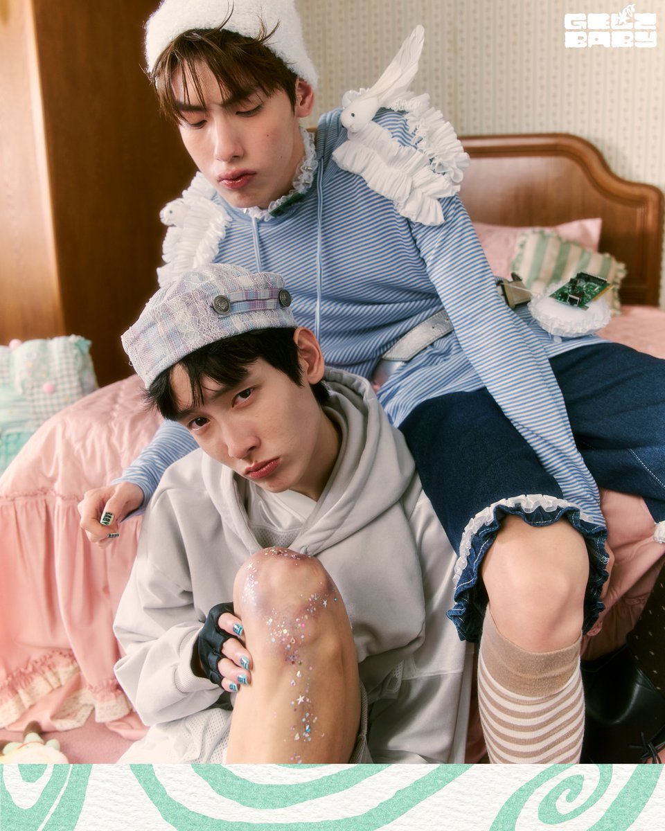 lookepeep's tweet photo. PEEM MYE'S CHAT BOX

P : wanna play? [+..••]
M : nah. you can't stand losing ( •̀ ᴖ •́ )
P : cuz i never lose! (ｰ̀⤙ｰ́ )
M : -__-
P : stop making that duck face 𐦖
M : it's cute though, right? ( •̅ɞ•̅ )
P : -0-

#PEEMveeravit #MYEnattapat 
#GELZBABY 
#LOOKE https://t.co/aSWDHy0e7s