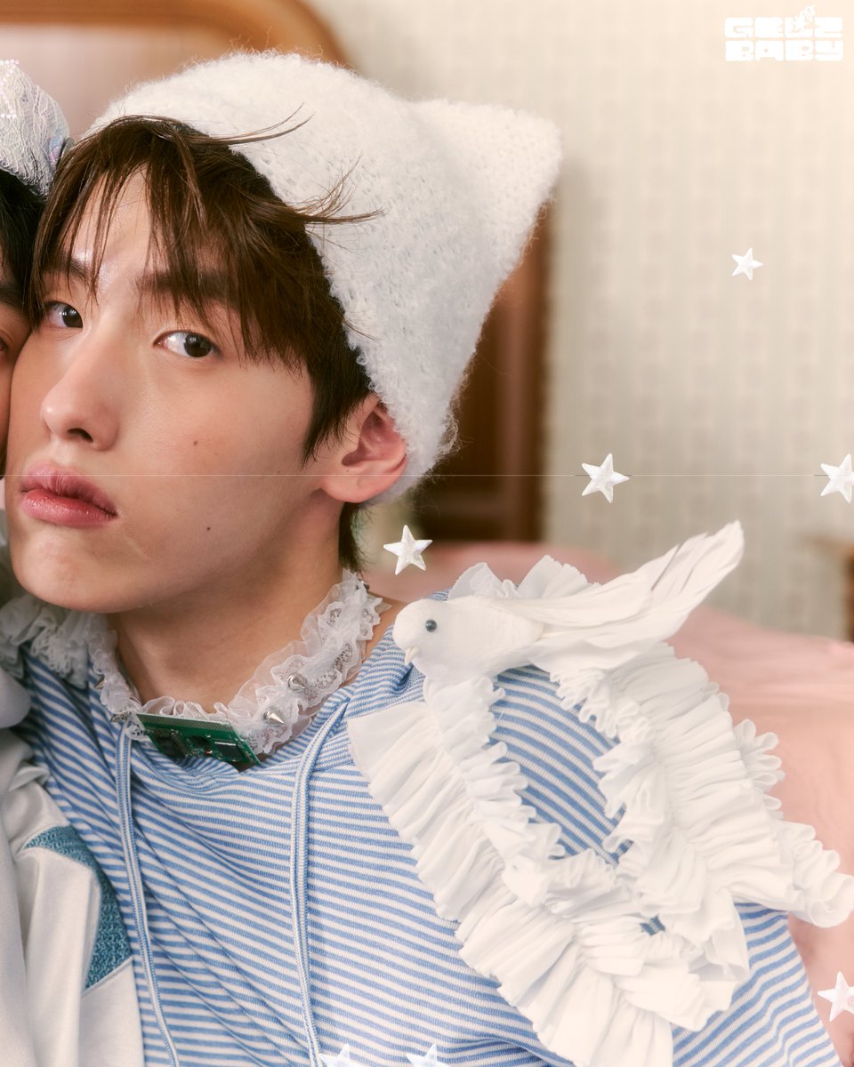 lookepeep's tweet photo. PEEM MYE'S CHAT BOX

P : wanna play? [+..••]
M : nah. you can't stand losing ( •̀ ᴖ •́ )
P : cuz i never lose! (ｰ̀⤙ｰ́ )
M : -__-
P : stop making that duck face 𐦖
M : it's cute though, right? ( •̅ɞ•̅ )
P : -0-

#PEEMveeravit #MYEnattapat 
#GELZBABY 
#LOOKE https://t.co/aSWDHy0e7s