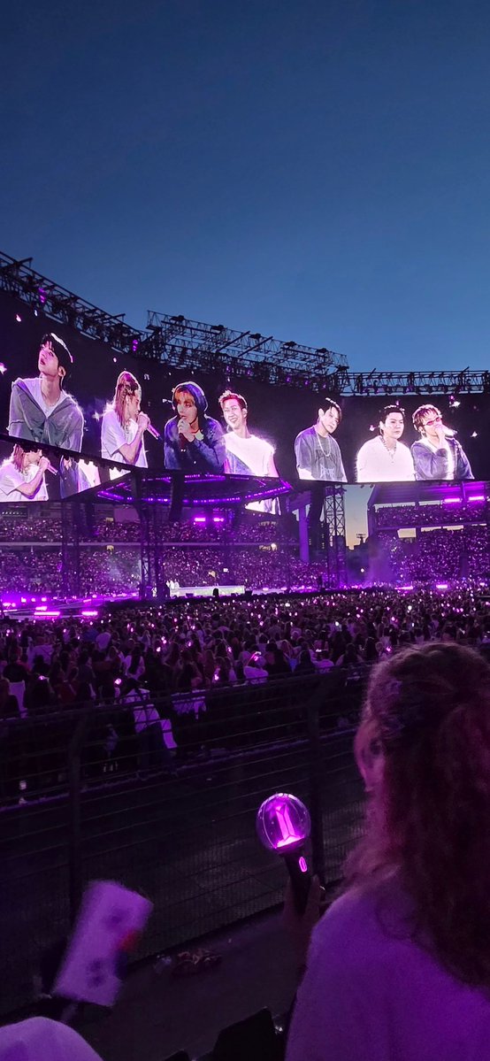 𝐋𝐚𝐫𝐚 saw BTS ⁷ ♡ tweet media