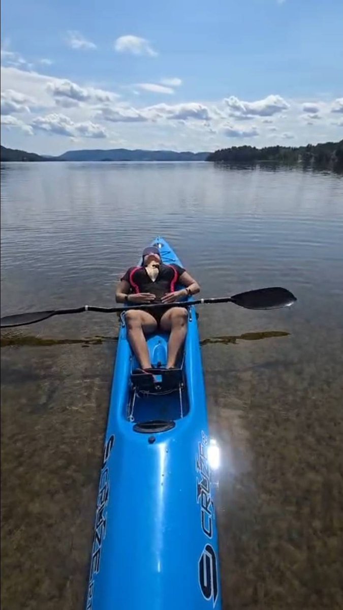 Chacha535326's tweet photo. Sun, kayak, and pure happiness. ☀️💙🚣‍♀️
#KayakLife #SummerVibes #Norway #Travel #Nature https://t.co/CIyNAhyTzU