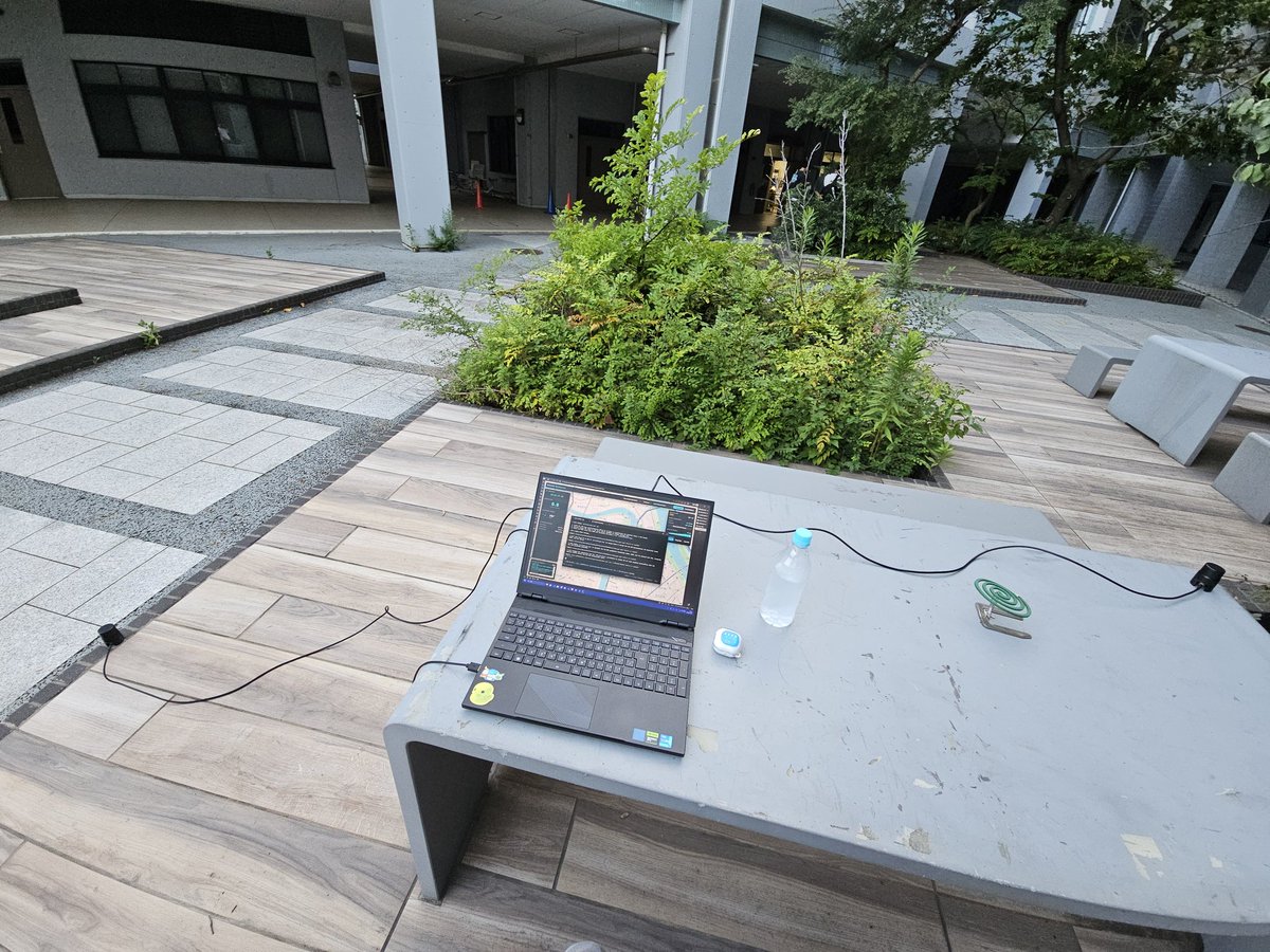 ka7rtr4's tweet photo. 夏って感じの作業風景 https://t.co/cp7nV6425l