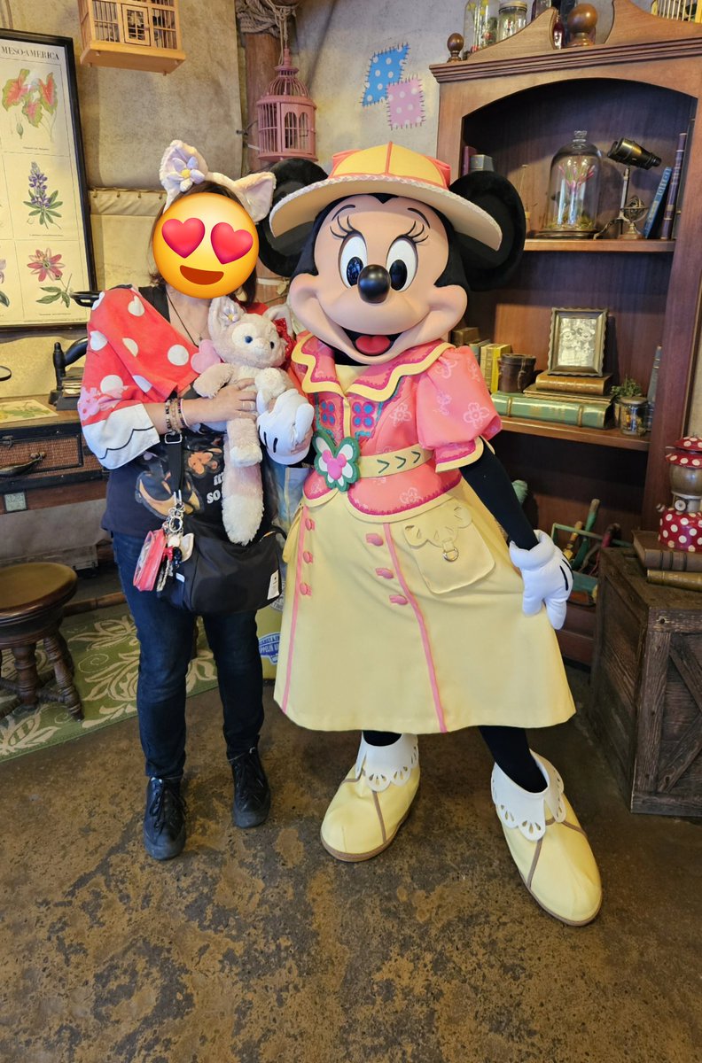 mianryoko's tweet photo. 大好きなミニーちゃんに手をニギニギされながら記念撮影してくれたのでキュン死です❤❤❤ https://t.co/B937hI17Lv