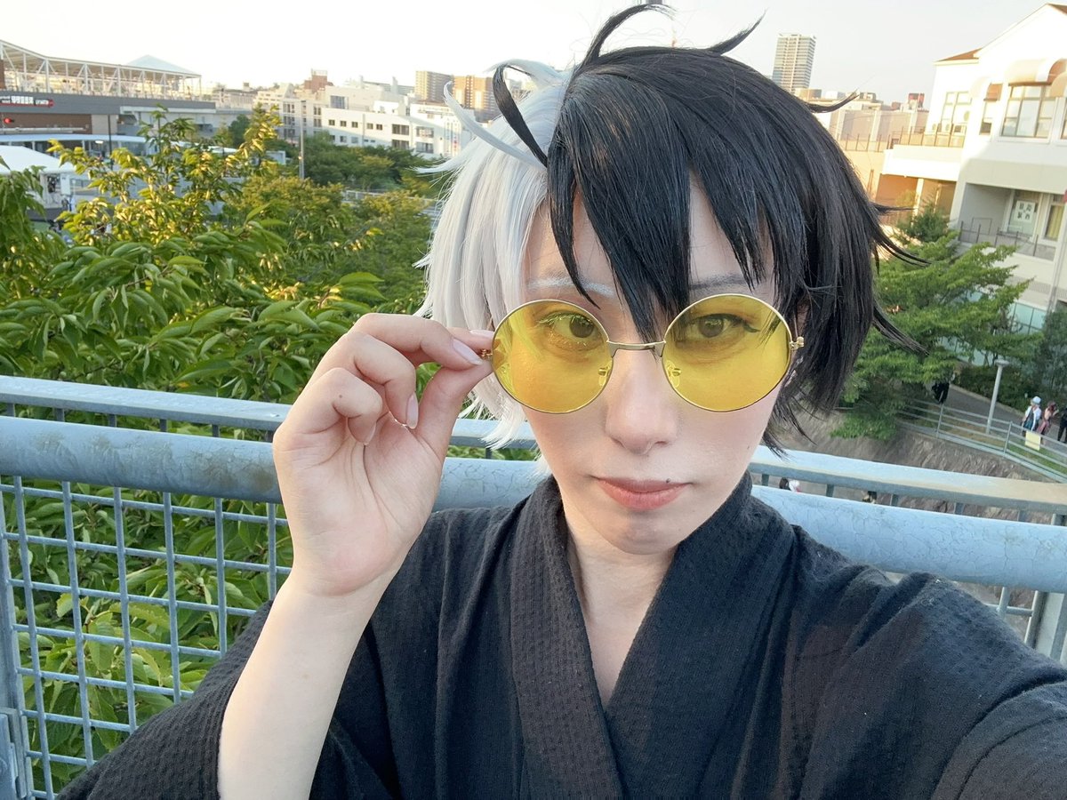 _0_cos_'s tweet photo. WB 桜遥
@Rui123144さんの十亀と！(後ろ姿と手を拝借)
アカウント消えちゃったので再掲です。
🐢のグラサン奪ってやったぜ笑
この日はなんと頭にマチ針付けたまま巡ってたみたいです…🤦‍♀️

  #アコスタみのおキューズモール
 #アコスタ
 #コスプレイヤーさんと繋がりたい https://t.co/KRxz5WymOb